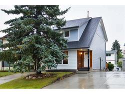 1019 Woodview Crescent SW Calgary, AB T2W 4X5