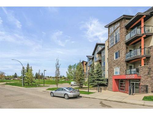 202-3950 46 Avenue Nw, Calgary, AB - Outdoor