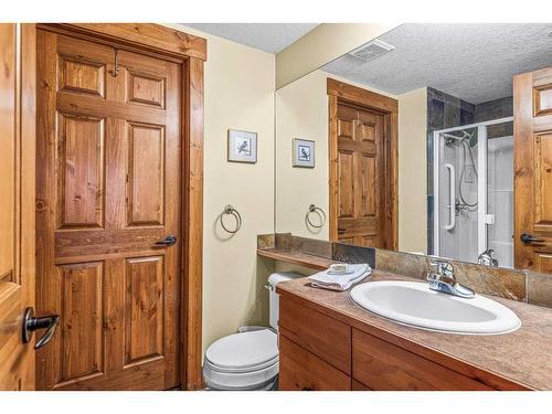 112-175 Crossbow Place, Canmore, AB - Indoor Photo Showing Bathroom