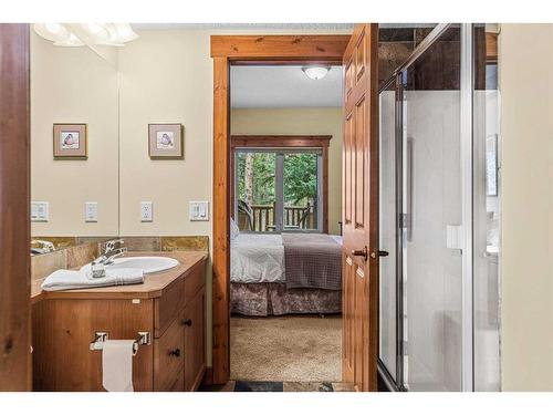 112-175 Crossbow Place, Canmore, AB - Indoor Photo Showing Bathroom