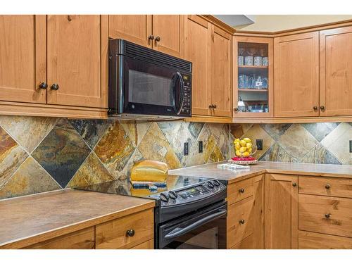 112-175 Crossbow Place, Canmore, AB - Indoor Photo Showing Kitchen