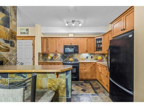 112-175 Crossbow Place, Canmore, AB - Indoor Photo Showing Kitchen