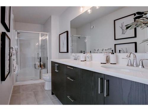 459 Tekarra Drive Nw, Calgary, AB - Indoor Photo Showing Bathroom