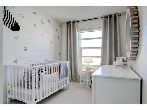 459 Tekarra Drive Nw, Calgary, AB - Indoor Photo Showing Bedroom