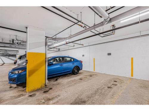 3202-3727 Sagehill Drive Nw, Calgary, AB - Indoor Photo Showing Garage