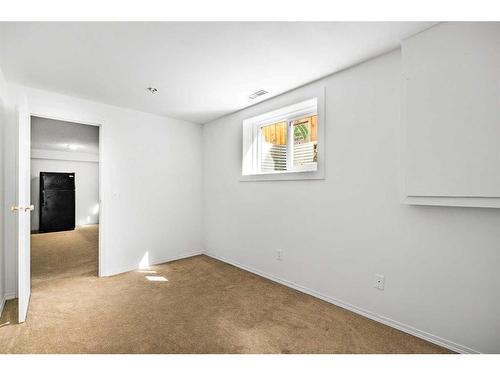 210 Saratoga Close Ne, Calgary, AB - Indoor Photo Showing Other Room