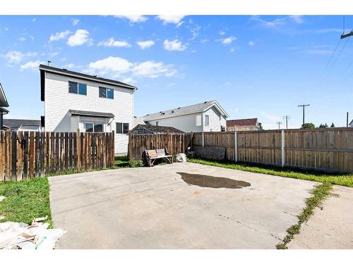 210 Saratoga Close Ne, Calgary, AB - Outdoor