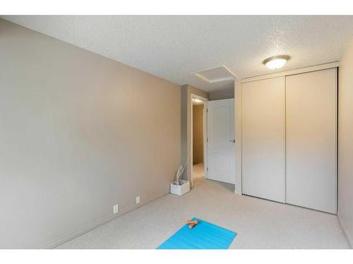 637 Queensland Place Se, Calgary, AB - Indoor Photo Showing Other Room