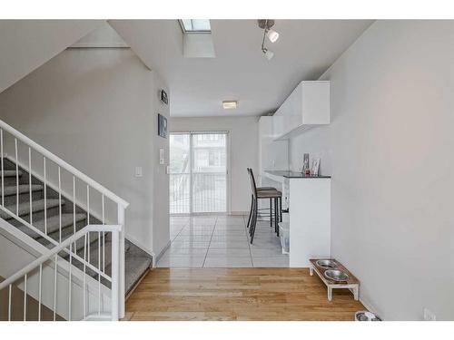 2308 16A Street Sw, Calgary, AB - Indoor Photo Showing Other Room