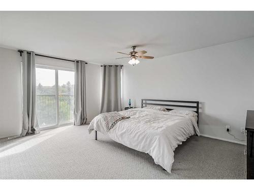 2308 16A Street Sw, Calgary, AB - Indoor Photo Showing Bedroom