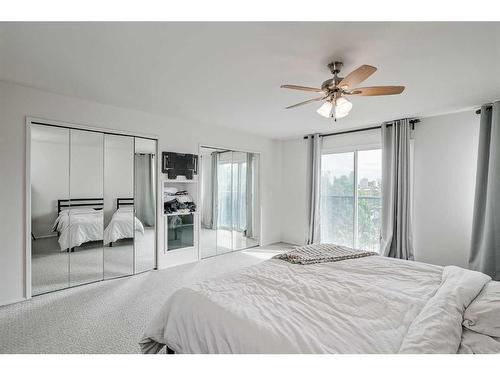 2308 16A Street Sw, Calgary, AB - Indoor Photo Showing Bedroom