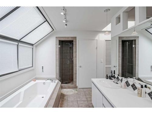 2308 16A Street Sw, Calgary, AB - Indoor Photo Showing Bathroom