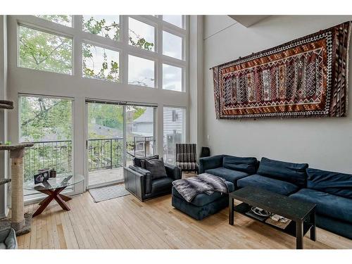 2308 16A Street Sw, Calgary, AB - Indoor Photo Showing Living Room