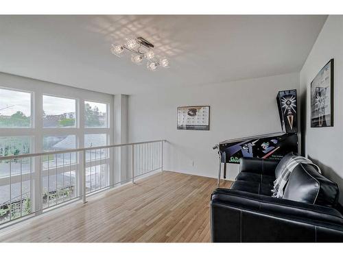 2308 16A Street Sw, Calgary, AB - Indoor Photo Showing Other Room