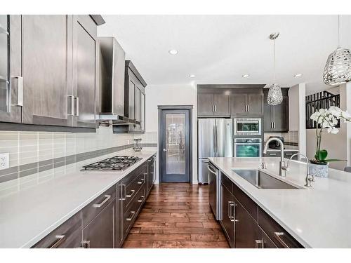 25 Aspen Summit Manor Sw, Calgary, AB - Indoor Photo Showing Kitchen With Upgraded Kitchen