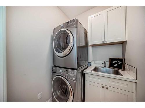 25 Aspen Summit Manor Sw, Calgary, AB - Indoor Photo Showing Laundry Room