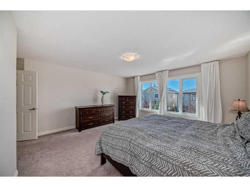 25 Aspen Summit Manor Sw, Calgary, AB - Indoor Photo Showing Bedroom