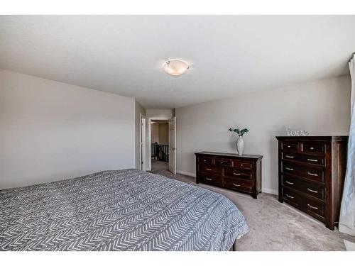 25 Aspen Summit Manor Sw, Calgary, AB - Indoor Photo Showing Bedroom