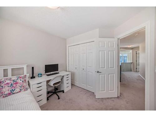 25 Aspen Summit Manor Sw, Calgary, AB - Indoor Photo Showing Bedroom