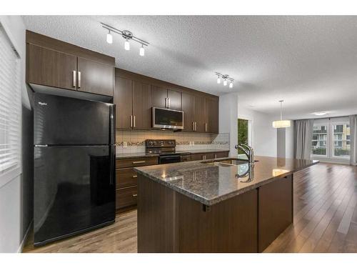 520 Mckenzie Towne Close Se, Calgary, AB - Indoor Photo Showing Kitchen