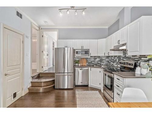 1521 11 Street Sw, Calgary, AB - Indoor Photo Showing Kitchen With Upgraded Kitchen