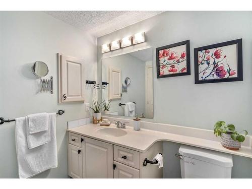 1521 11 Street Sw, Calgary, AB - Indoor Photo Showing Bathroom