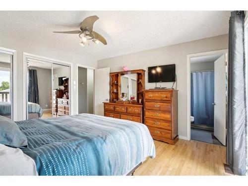 364 Silvergrove Place Nw, Calgary, AB - Indoor Photo Showing Bedroom