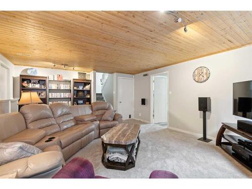 364 Silvergrove Place Nw, Calgary, AB - Indoor Photo Showing Living Room