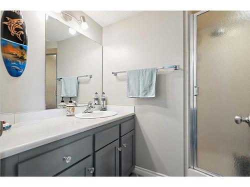 364 Silvergrove Place Nw, Calgary, AB - Indoor Photo Showing Bathroom