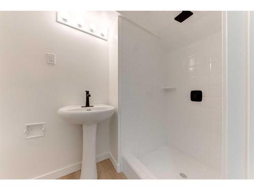 151 Midglen Place Se, Calgary, AB - Indoor Photo Showing Bathroom