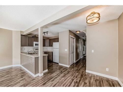 53 Eversyde Court Sw, Calgary, AB - Indoor Photo Showing Kitchen