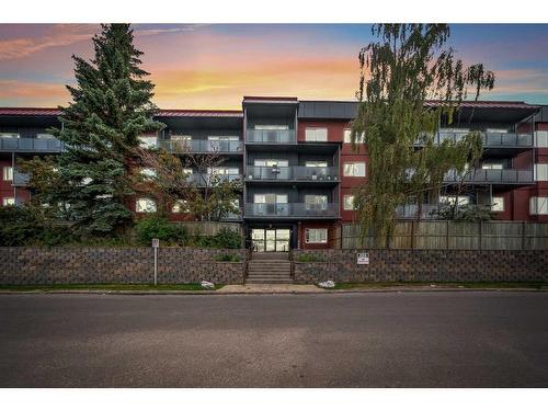 213-335 Garry Crescent Ne, Calgary, AB - Outdoor With Balcony With Facade