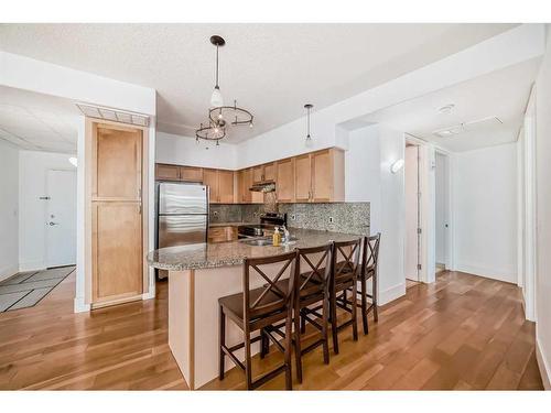 401-205 Riverfront Avenue Sw, Calgary, AB - Indoor Photo Showing Kitchen