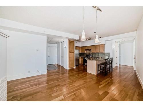 401-205 Riverfront Avenue Sw, Calgary, AB - Indoor Photo Showing Kitchen