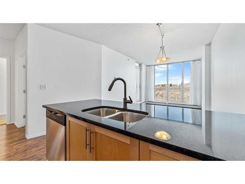 1210-325 3 Street Se, Calgary, AB - Indoor Photo Showing Kitchen With Double Sink