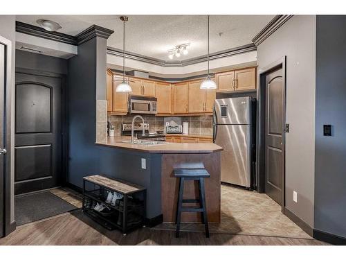 109-15304 Bannister Road Se, Calgary, AB - Indoor Photo Showing Kitchen