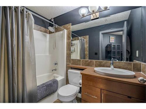 109-15304 Bannister Road Se, Calgary, AB - Indoor Photo Showing Bathroom