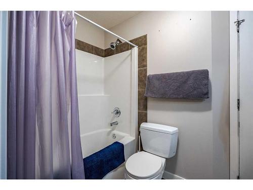 109-15304 Bannister Road Se, Calgary, AB - Indoor Photo Showing Bathroom