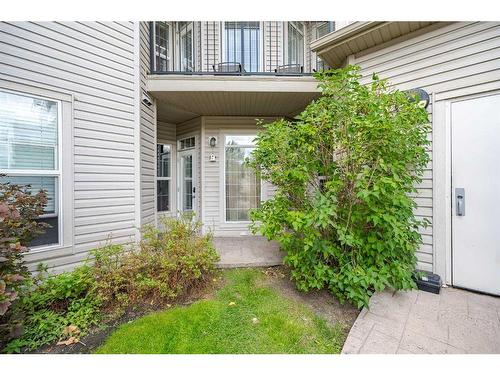 109-15304 Bannister Road Se, Calgary, AB - Outdoor