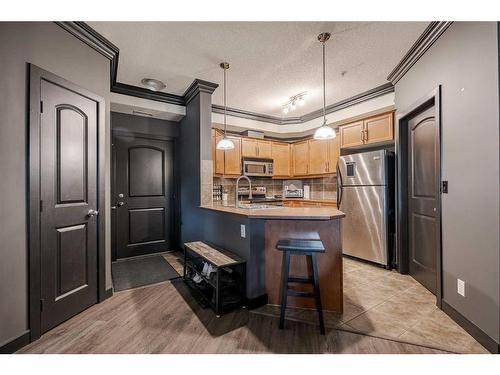 109-15304 Bannister Road Se, Calgary, AB - Indoor Photo Showing Kitchen