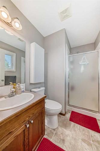 108 High Ridge Place Nw, High River, AB - Indoor Photo Showing Bathroom