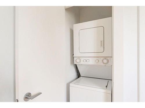 304-2137 16 Street Sw, Calgary, AB - Indoor Photo Showing Laundry Room