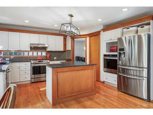 25 Patterson Park Sw, Calgary, AB - Indoor Photo Showing Kitchen With Stainless Steel Kitchen