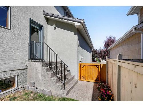 25 Patterson Park Sw, Calgary, AB - Outdoor With Exterior