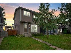 168 Castlegreen Close NE Calgary, AB T3J 1Y6