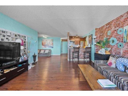 2305-221 6 Avenue Se, Calgary, AB - Indoor Photo Showing Living Room