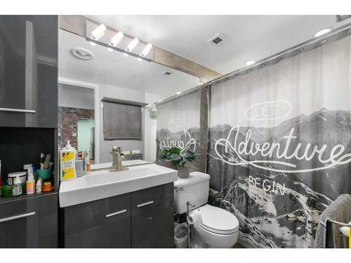 2305-221 6 Avenue Se, Calgary, AB - Indoor Photo Showing Bathroom