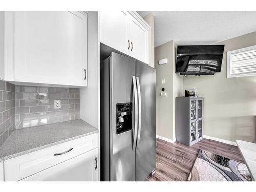 29 Legacy Glen Street Se, Calgary, AB - Indoor Photo Showing Kitchen