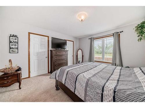 932 Heritage Estates Drive, Acme, AB - Indoor Photo Showing Bedroom