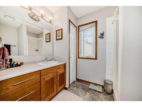 932 Heritage Estates Drive, Acme, AB - Indoor Photo Showing Bathroom